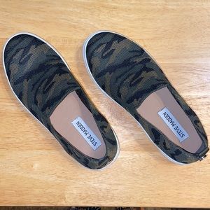 Steve Madden Maygee Camo Platform Slip On